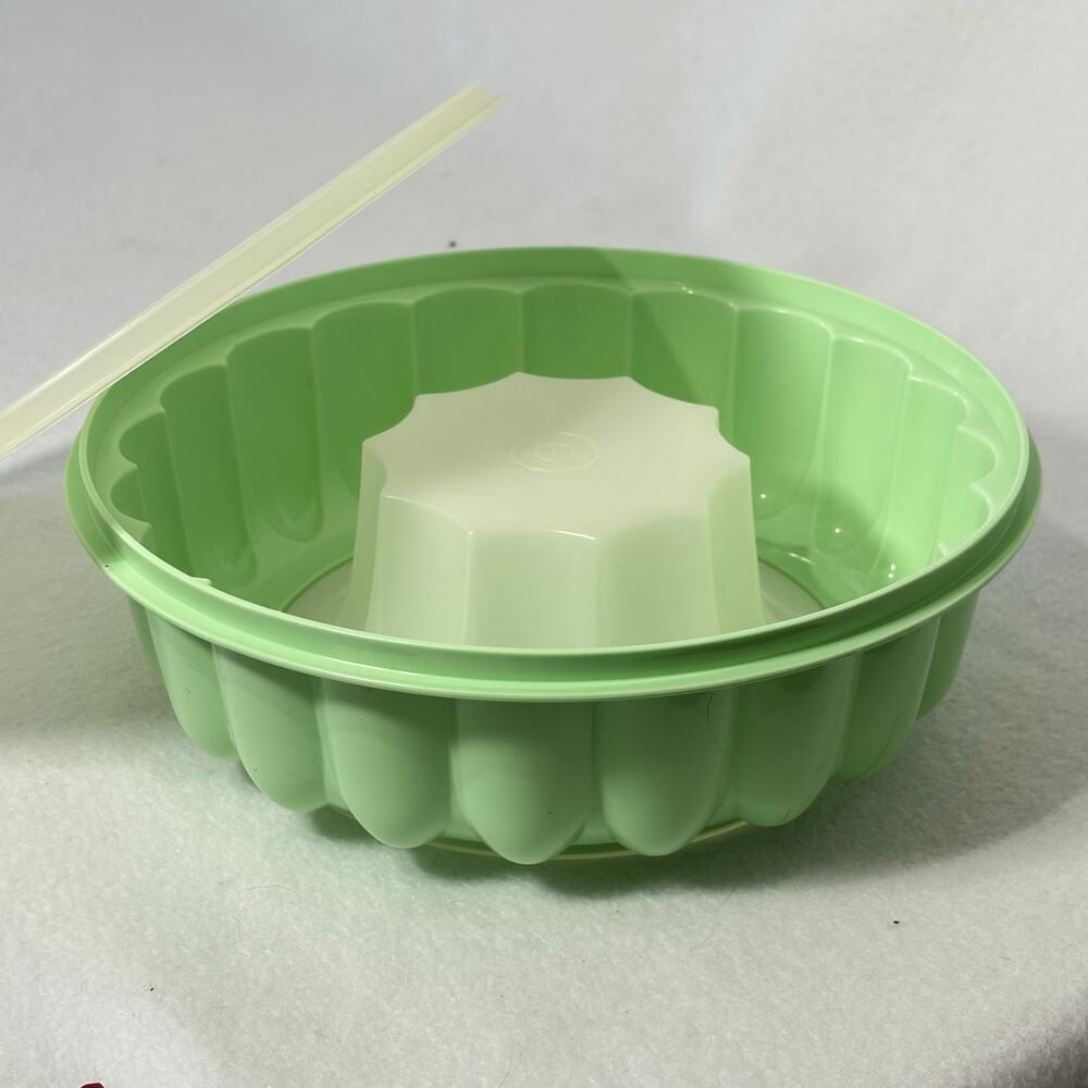 Tupperware Jello Mode Green with Lid Vintage Retro